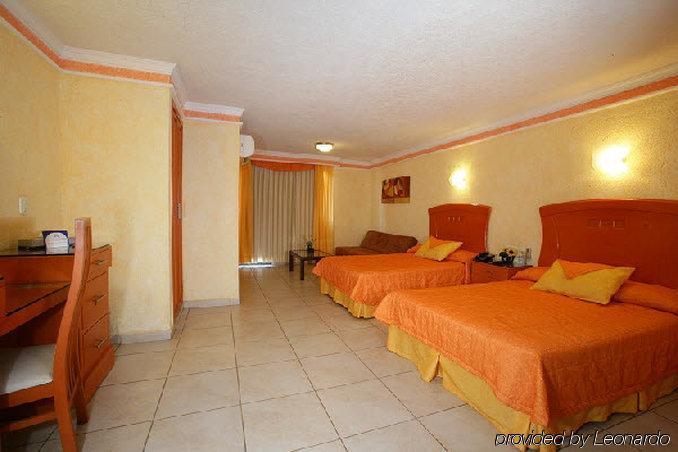 Hotel Puerta Del Sol Guadalajara Zapopan Room photo