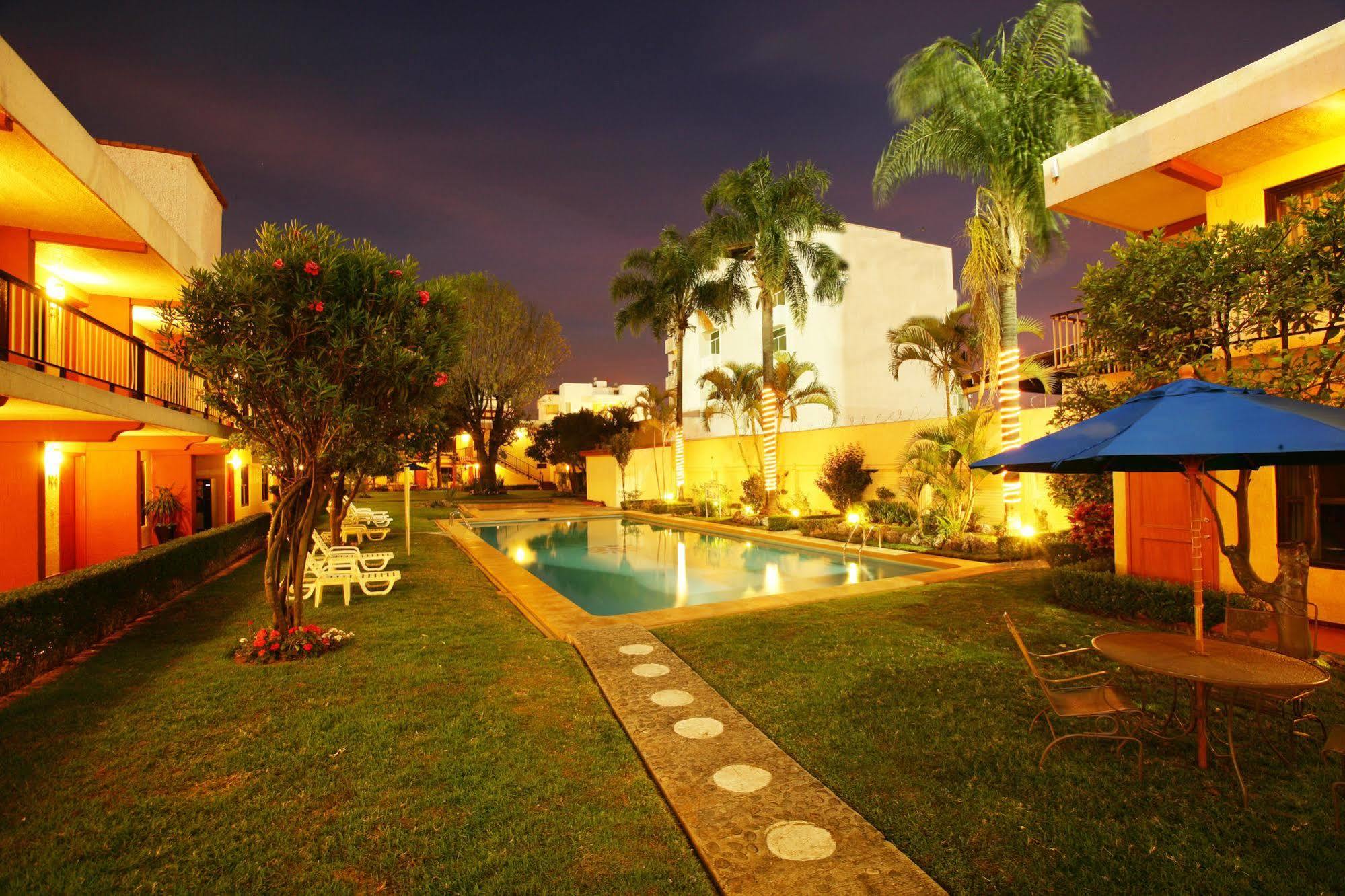 Hotel Puerta Del Sol Guadalajara Zapopan Exterior photo