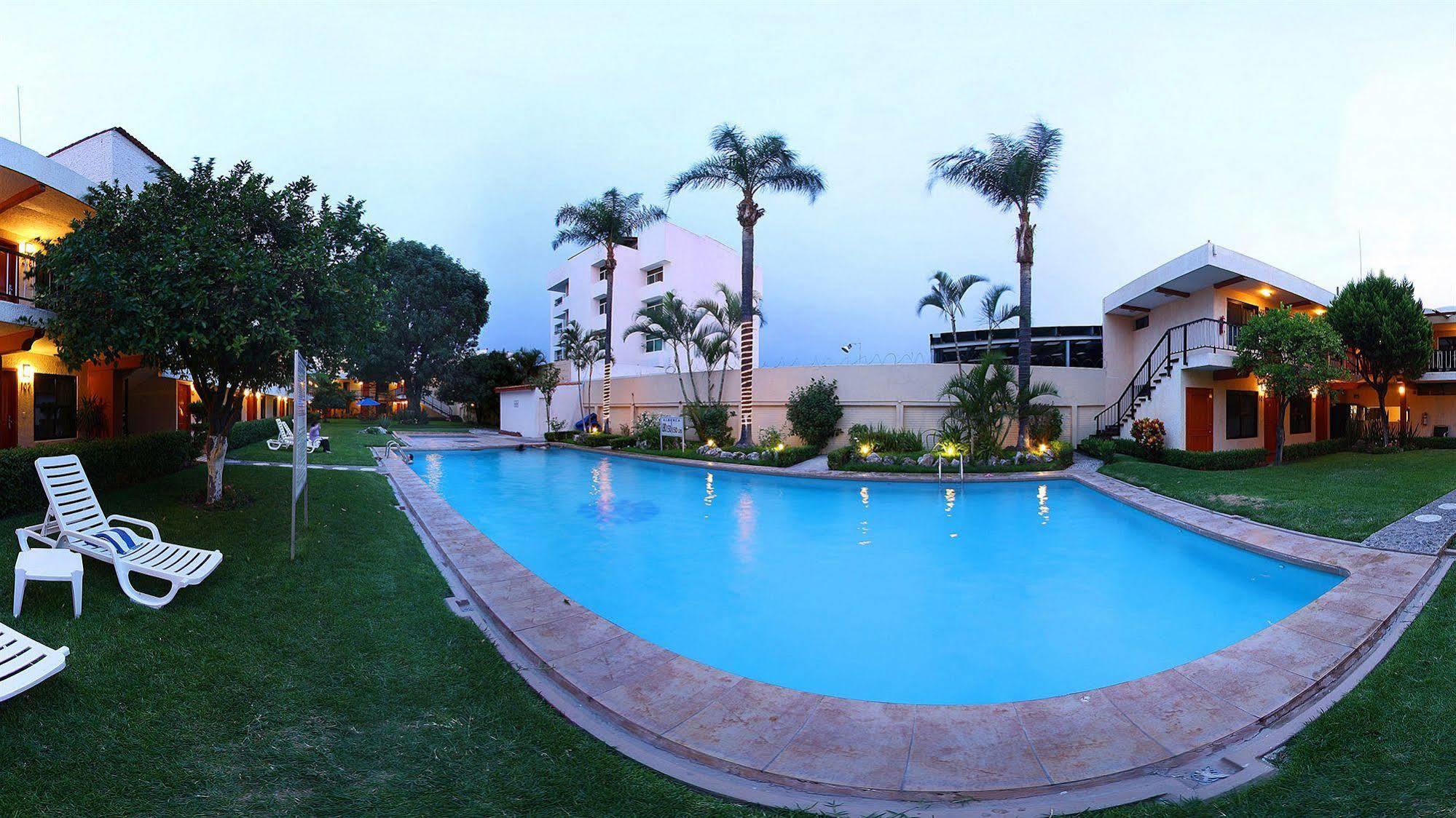 Hotel Puerta Del Sol Guadalajara Zapopan Exterior photo
