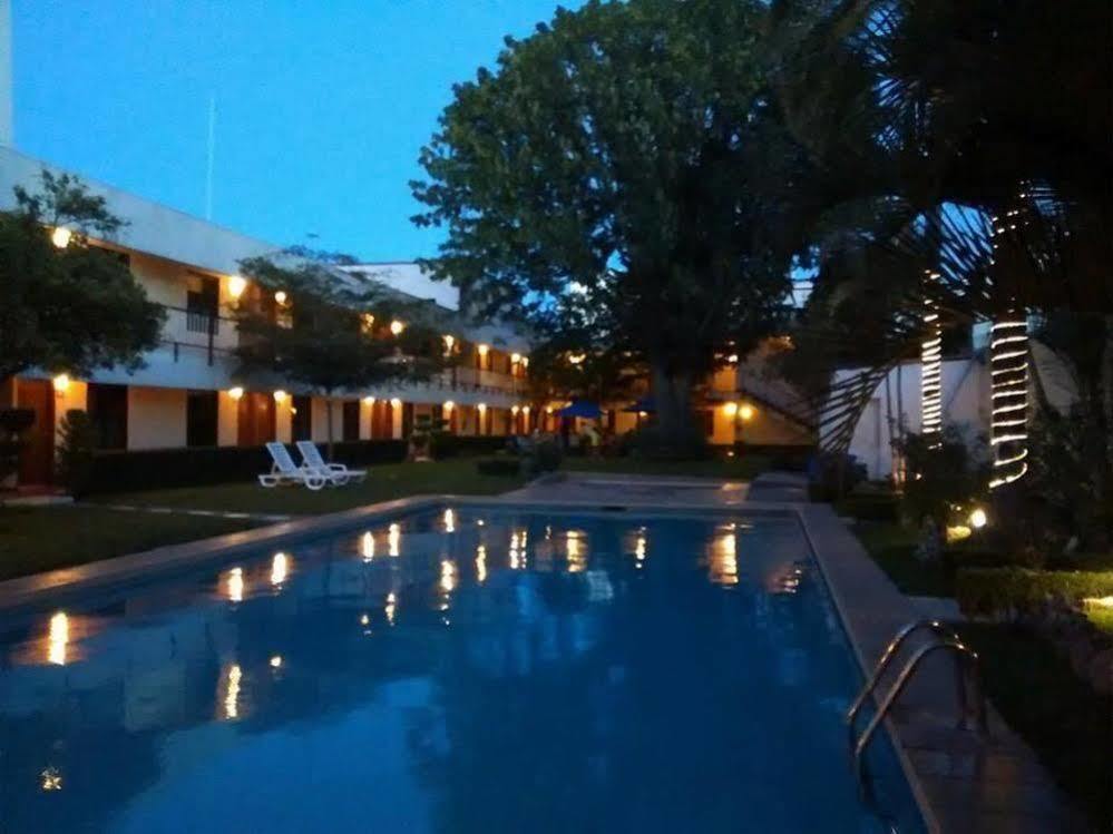 Hotel Puerta Del Sol Guadalajara Zapopan Exterior photo