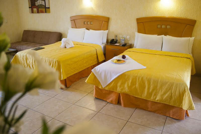 Hotel Puerta Del Sol Guadalajara Zapopan Exterior photo
